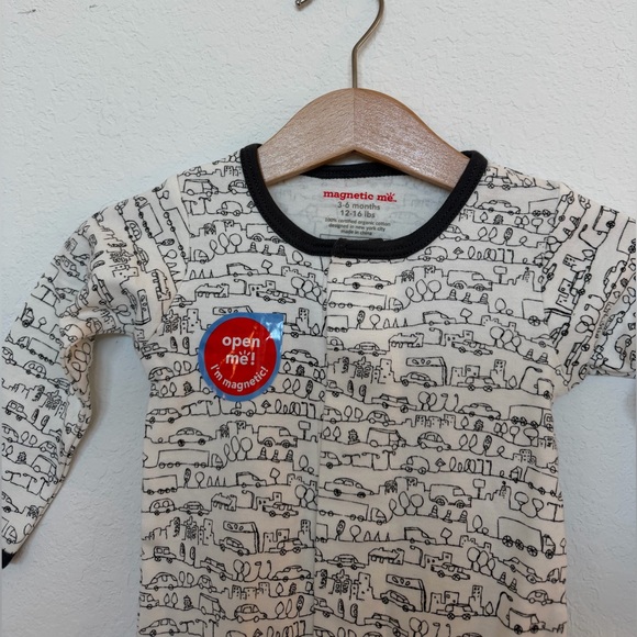 Magnetic Me Pajamas 3-6M NWT Vehicles Black and white Going Places - Picture 3 of 3